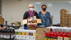 Resiodentcoordinators packing gift boxes