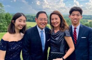 photo of Ken Lee and family