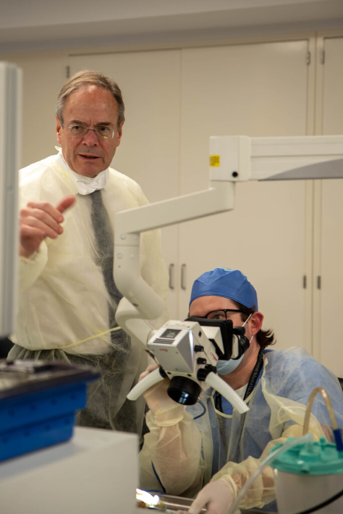 photo of Lenarz assiting resident in temporal bone dissection course