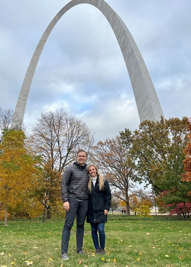 Rohlfing and Newman at the St. Louis Arch.