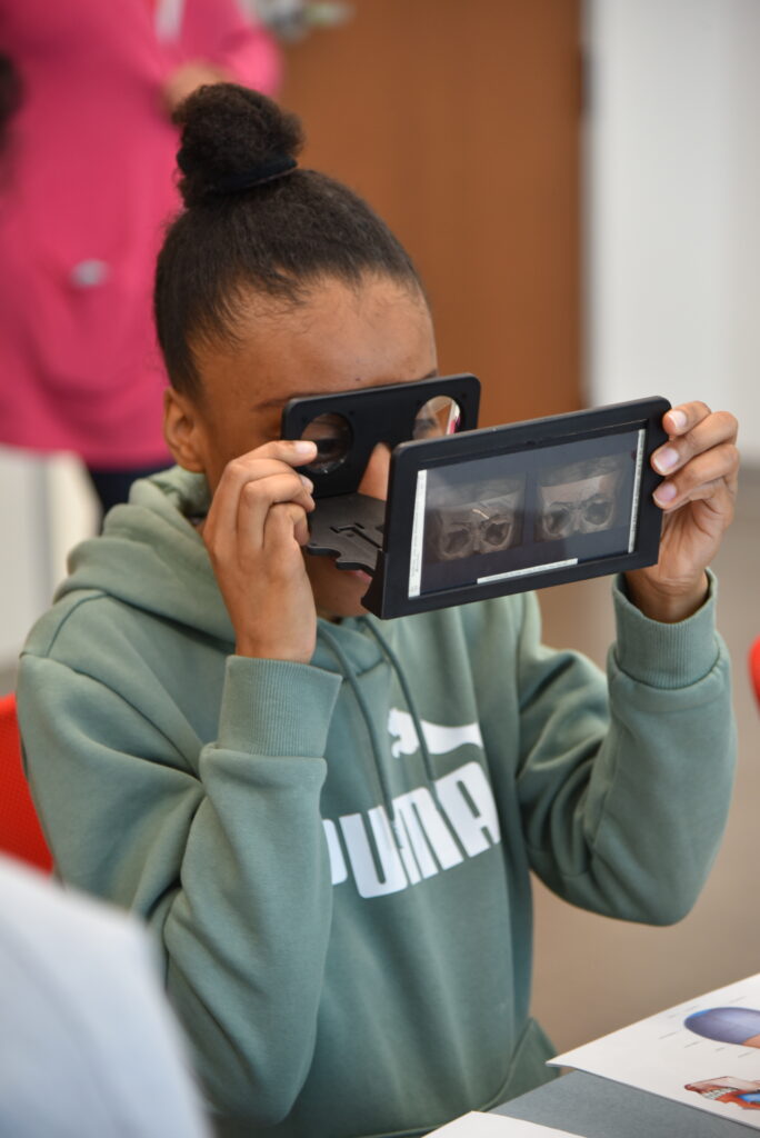 student viewing stereoscopic anatomy