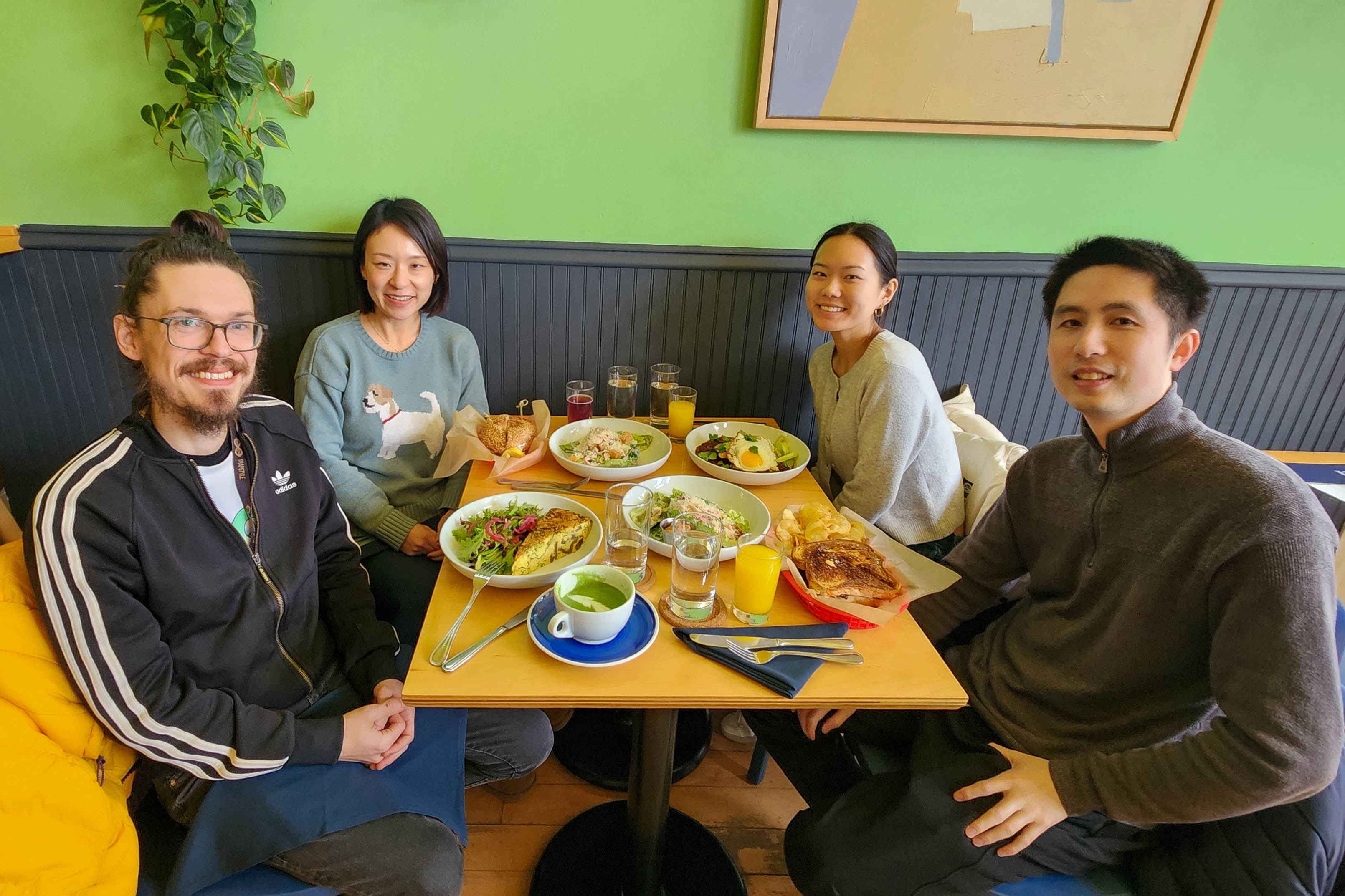 photo of Kim lab at lunch