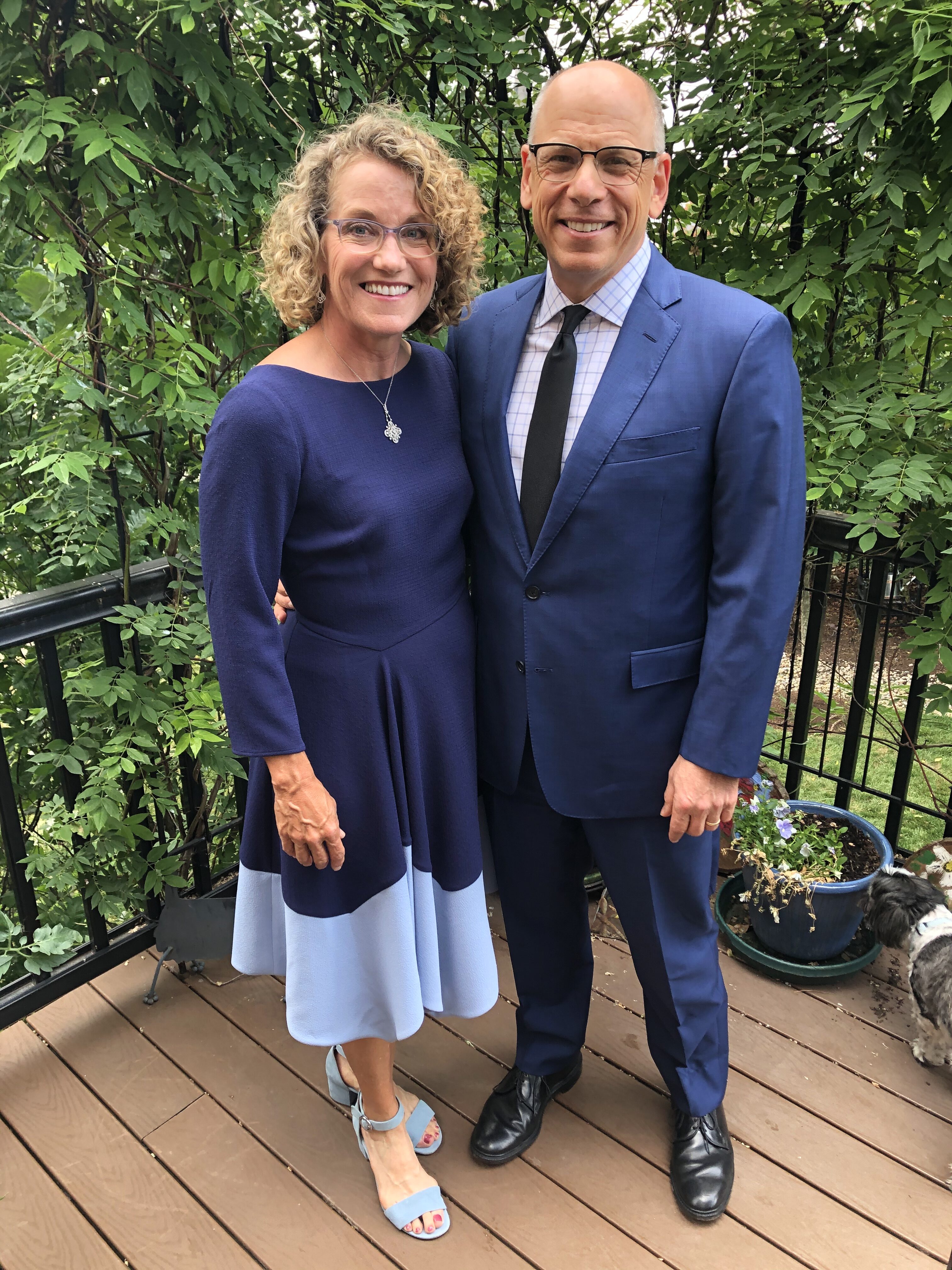 Chair delivers meals to celebrate ENT residency and fellowship