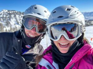 Photo of Miranda Lindburg and fiance Hunter Banks skiing
